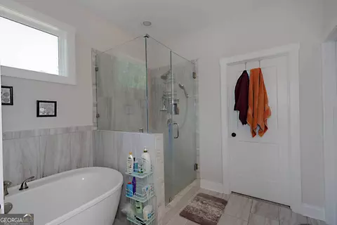 Bath - 156 Lake Point Dr, Williamson, GA 30292 photo 2 of 10