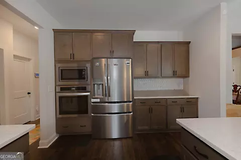 Kitchen - 156 Lake Point Dr, Williamson, GA 30292 photo 3 of 5