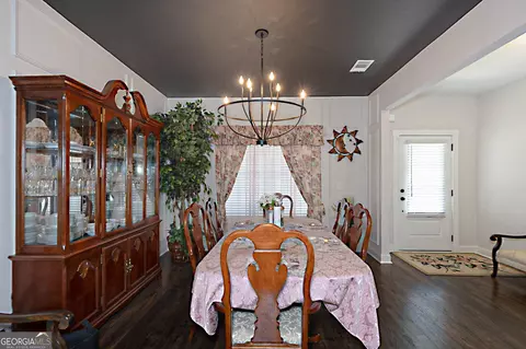 Dining - 156 Lake Point Dr, Williamson, GA 30292 photo 1 of 2