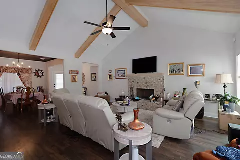 Living - 156 Lake Point Dr, Williamson, GA 30292 photo 3 of 3