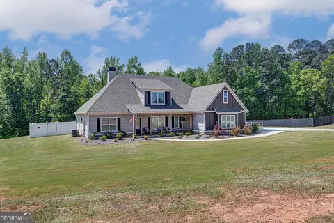 Exterior - 156 Lake Point Dr, Williamson, GA 30292 photo 5 of 6