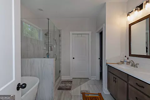 Bath - 156 Lake Point Dr, Williamson, GA 30292 photo 1 of 10