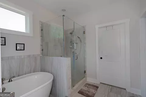 Bath - 156 Lake Point Dr, Williamson, GA 30292 photo 3 of 10