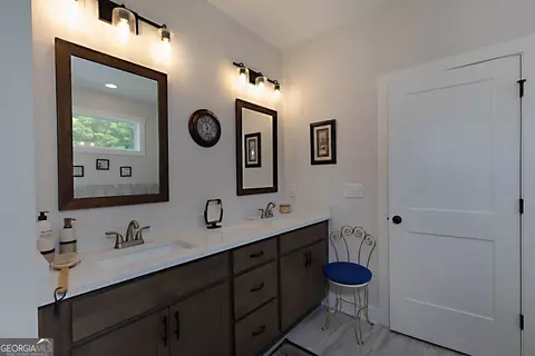 Bath - 156 Lake Point Dr, Williamson, GA 30292 photo 5 of 10