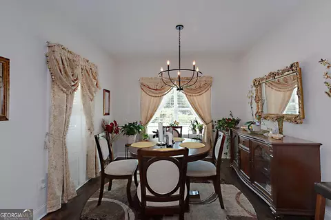 Dining - 156 Lake Point Dr, Williamson, GA 30292 photo 2 of 2