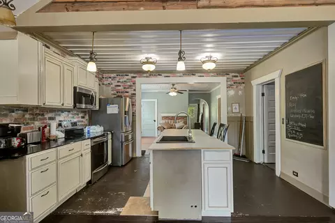 Kitchen - 198 Matbeth Rd, Barnesville, GA 30204 photo 1 of 3