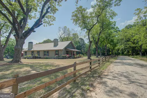 Exterior - 198 Matbeth Rd, Barnesville, GA 30204 photo 4 of 6