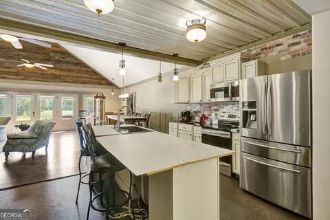 Kitchen - 198 Matbeth Rd, Barnesville, GA 30204 photo 3 of 3