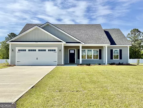222 Aunt Bee Blvd, Statesboro, GA 30458