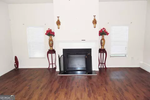 Living - 55 Silver Willow Ct, Covington, GA 30016 photo 4 of 9