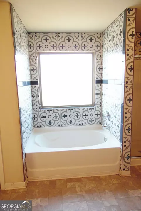 Bath - 55 Silver Willow Ct, Covington, GA 30016 photo 5 of 17