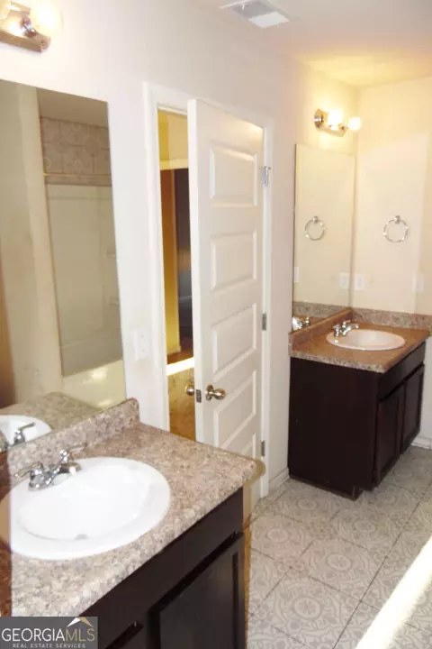 Bath - 55 Silver Willow Ct, Covington, GA 30016 photo 16 of 17