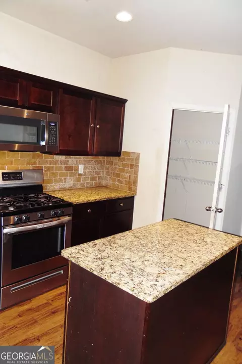 Kitchen - 55 Silver Willow Ct, Covington, GA 30016 photo 6 of 7