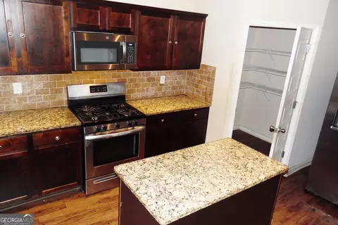 Kitchen - 55 Silver Willow Ct, Covington, GA 30016 photo 5 of 7
