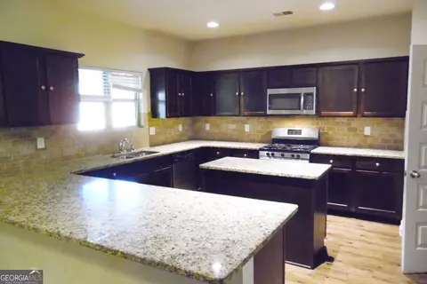 Kitchen - 55 Silver Willow Ct, Covington, GA 30016 photo 2 of 7