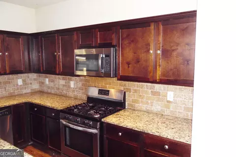 Kitchen - 55 Silver Willow Ct, Covington, GA 30016 photo 3 of 7