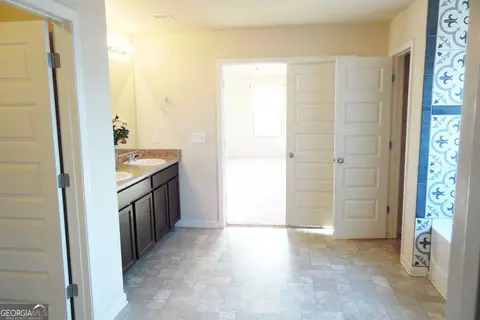 Entry Way - 55 Silver Willow Ct, Covington, GA 30016 photo 2 of 12