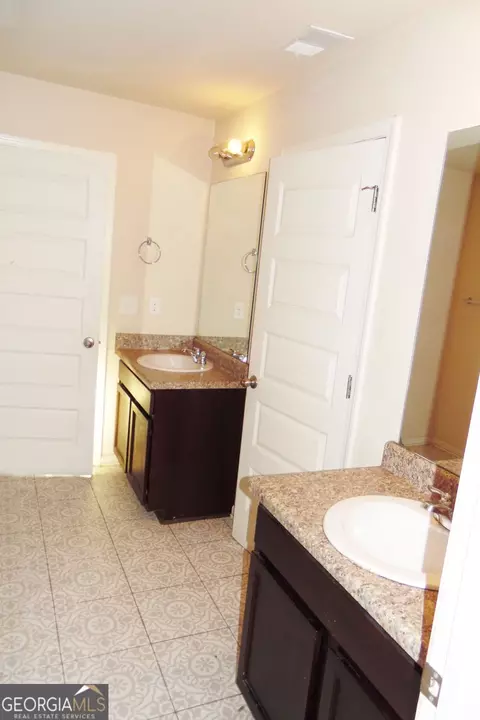Bath - 55 Silver Willow Ct, Covington, GA 30016 photo 12 of 17
