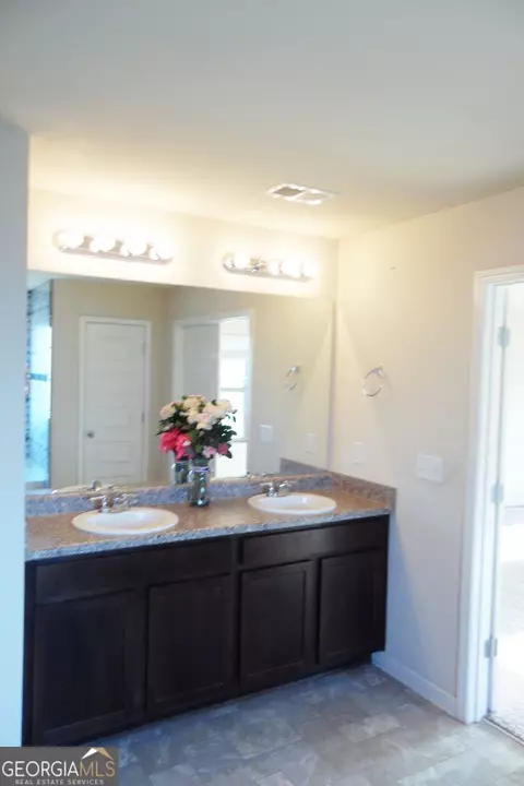 Bath - 55 Silver Willow Ct, Covington, GA 30016 photo 1 of 17