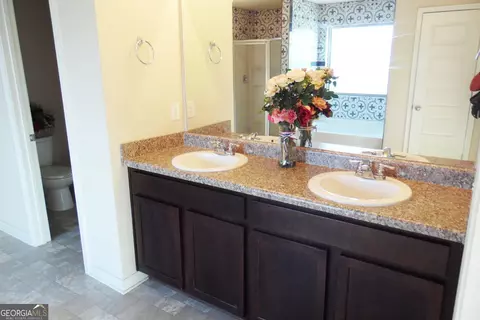 Bath - 55 Silver Willow Ct, Covington, GA 30016 photo 10 of 17