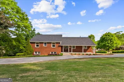 206 Victory Dr, Calhoun, GA 30701