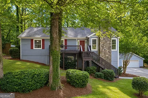 4520 Forest Green Dr, Sugar Hill, GA 30518