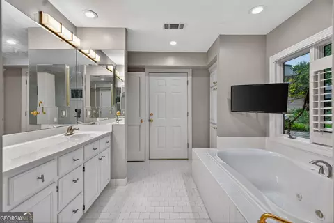 Bath - 603 Piney Woods Dr, Lagrange, GA 30240 photo 4 of 7