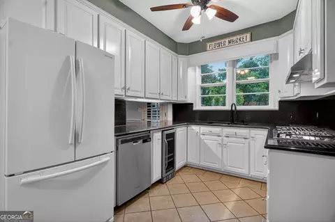 Kitchen - 603 Piney Woods Dr, Lagrange, GA 30240 photo 3 of 4
