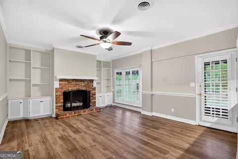 Living - 603 Piney Woods Dr, Lagrange, GA 30240 photo 2 of 5