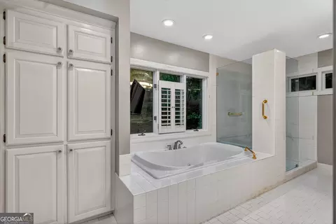 Bath - 603 Piney Woods Dr, Lagrange, GA 30240 photo 1 of 7