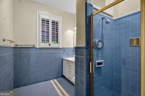Bath - 603 Piney Woods Dr, Lagrange, GA 30240 photo 6 of 7