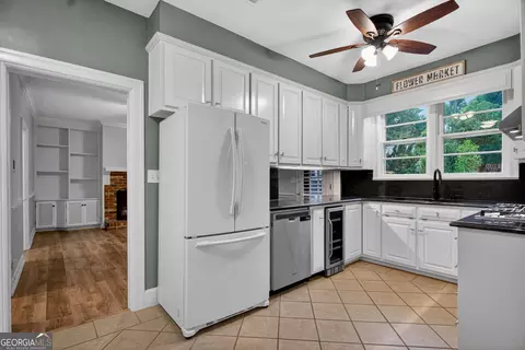 Kitchen - 603 Piney Woods Dr, Lagrange, GA 30240 photo 2 of 4