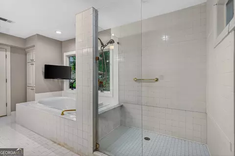 Bath - 603 Piney Woods Dr, Lagrange, GA 30240 photo 3 of 7