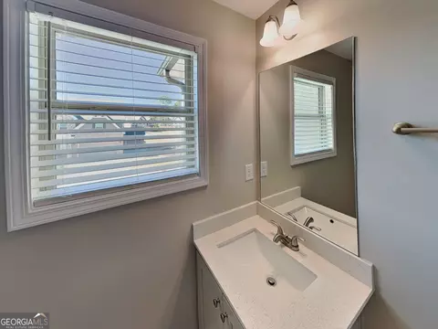 Bath - 1921 Cobblefield Cir, Dacula, GA 30019 photo 6 of 10