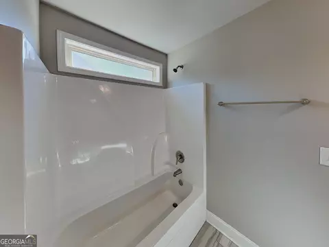 Bath - 1921 Cobblefield Cir, Dacula, GA 30019 photo 3 of 10