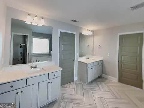 Bath - 1921 Cobblefield Cir, Dacula, GA 30019 photo 4 of 10