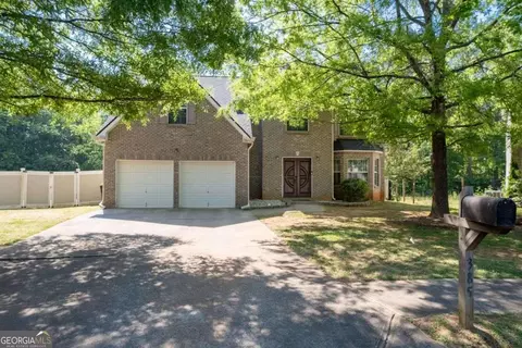 385 Kentwood Springs Dr, Hampton, GA 30228