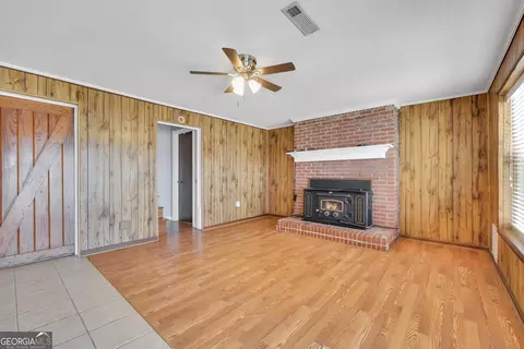 Living - 260 Arrow Point Rd, Jackson, GA 30233 photo 4 of 8