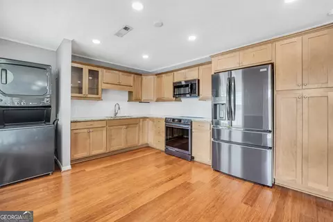 Kitchen - 260 Arrow Point Rd, Jackson, GA 30233 photo 2 of 7