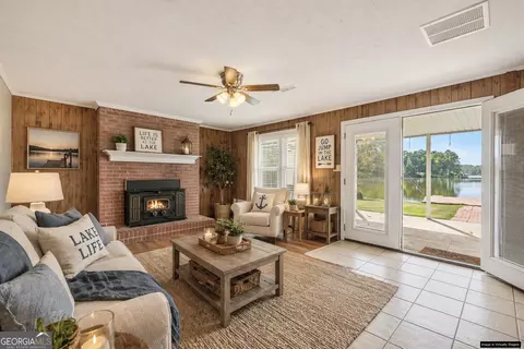 Living - 260 Arrow Point Rd, Jackson, GA 30233 photo 7 of 8