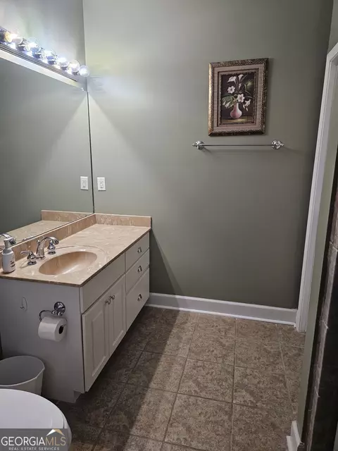 Bath - 176 Turner Ln, Dudley, GA 31022 photo 3 of 4