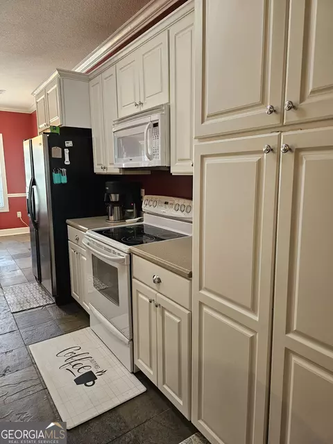 Kitchen - 176 Turner Ln, Dudley, GA 31022 photo 2 of 4