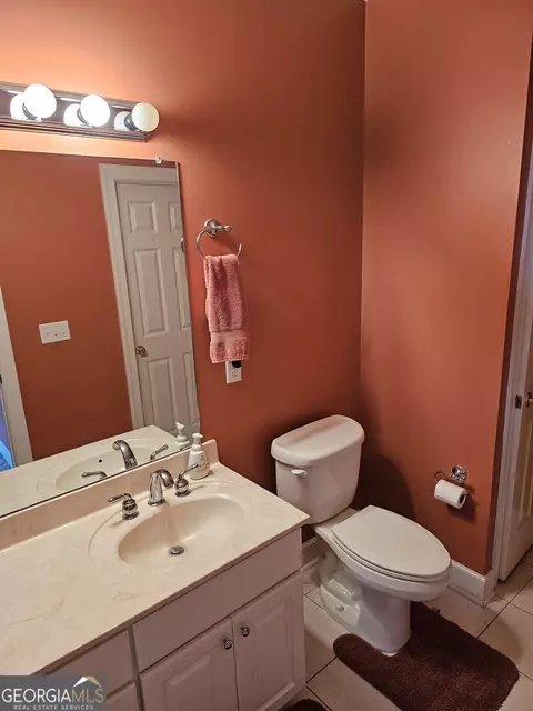 Bath - 176 Turner Ln, Dudley, GA 31022 photo 1 of 4