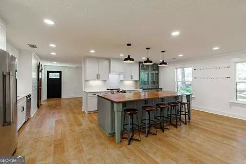 Kitchen - 1410 Old Bishop Rd, Bishop, GA 30621 photo 2 of 5