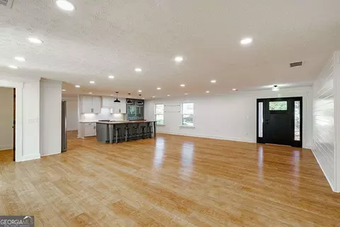 Living - 1410 Old Bishop Rd, Bishop, GA 30621 photo 4 of 7