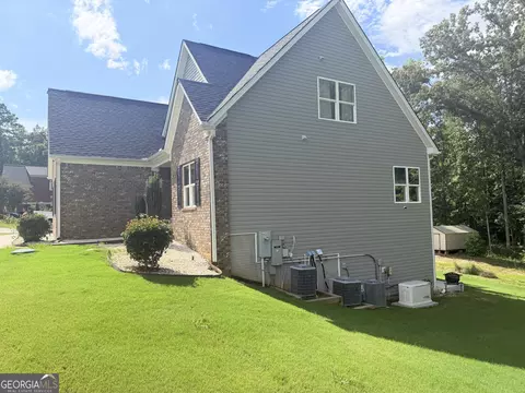Exterior - 840 Smallwood Trce, Hampton, GA 30228 photo 6 of 6