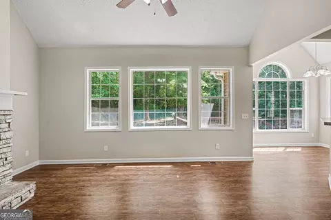 Living - 110 Mosby Creek Dr, Hampton, GA 30228 photo 2 of 4