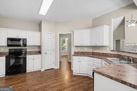Kitchen - 110 Mosby Creek Dr, Hampton, GA 30228 photo 1 of 2