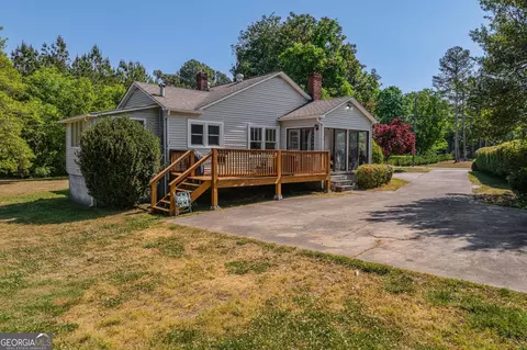Exterior - 606 Rose Ln, Toccoa, GA 30577 photo 5 of 9