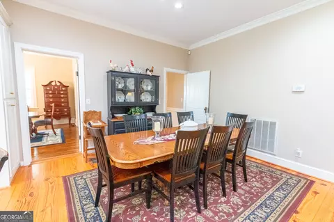 Dining - 865 Stark Rd, Jackson, GA 30233 photo 5 of 7